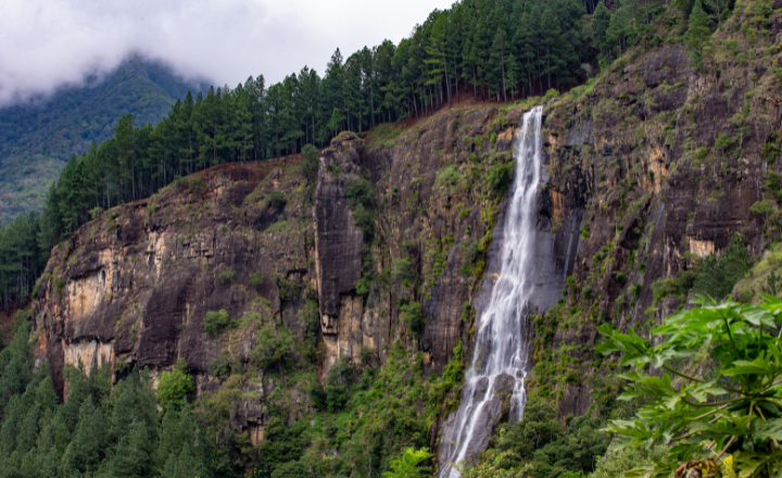 Hunnasgiriya Mountain & Waterfall